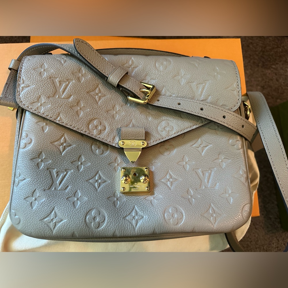 Louis Vuitton Pochette Métis Turtledove Embossed Women's Bag